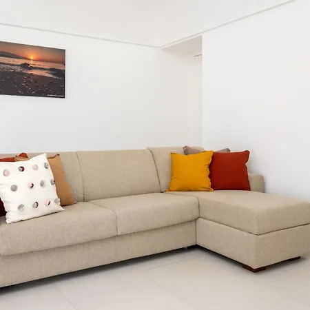 Radici House - Elegant With Patio And View *