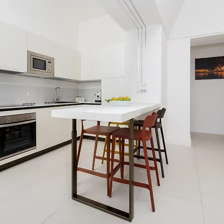 Radici House - Elegant With Patio And View
